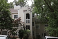 Building Photo - 2-Bedroom Top Floor Condo in Desirable Sun...
