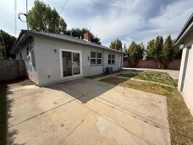 Building Photo - 7860 Sunny Brae Ave