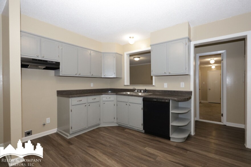 Building Photo - 616 N Roselawn Dr