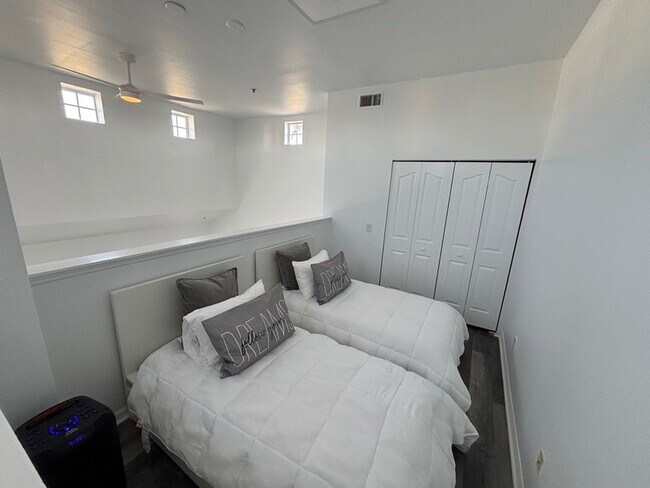 Building Photo - 770 Siena Palm Dr