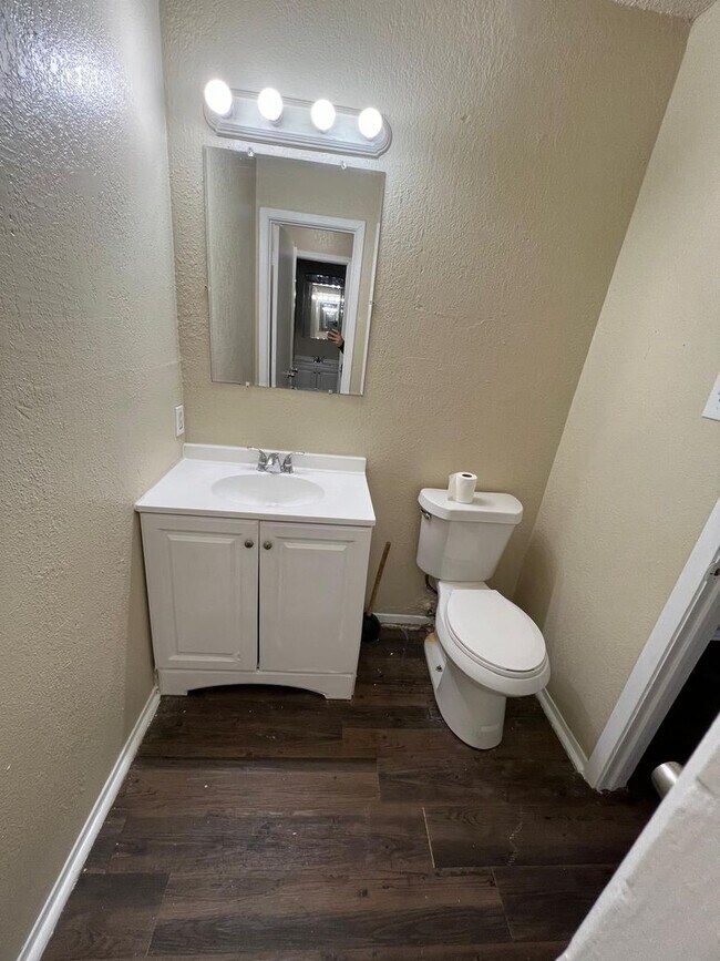 Building Photo - $0 First Month's Rent / $0 Deposit at Move-in