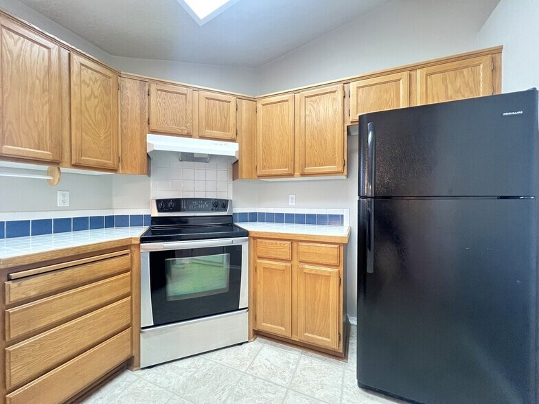 Building Photo - 4160 E Carnation Ct