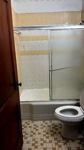 Building Photo - 2076 Midway St