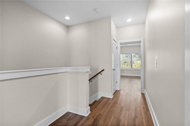 Building Photo - 2180 Colvin Ct NW