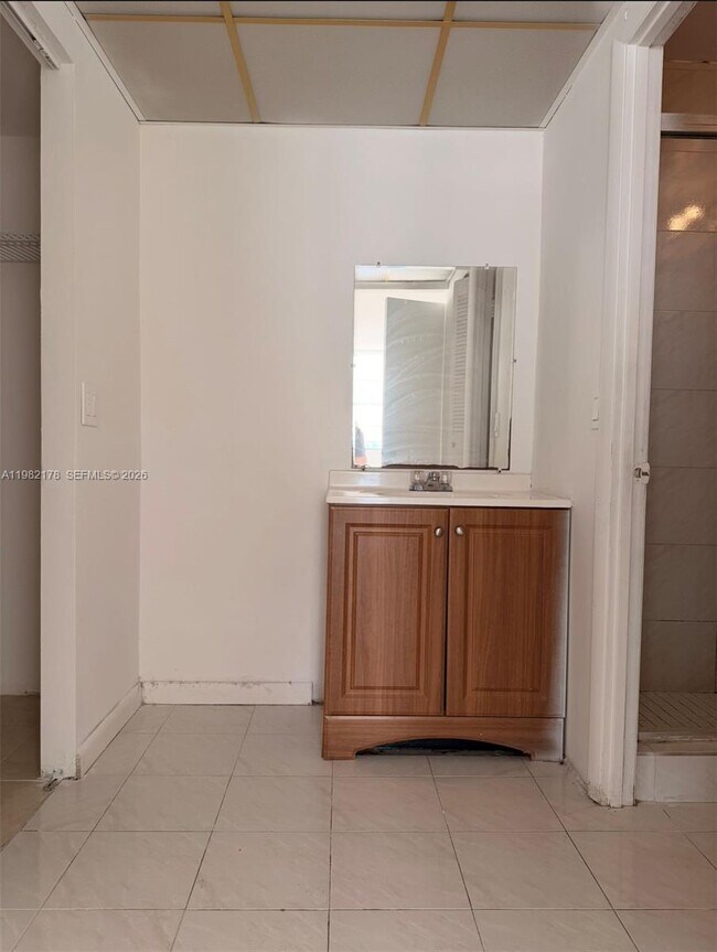 Building Photo - 2025 NE 164th St