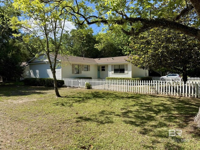 Building Photo - 382 Pecan Ave