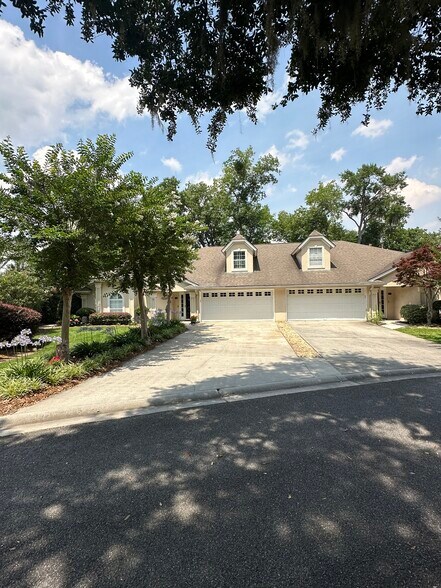 Building Photo - 14 Pipers Pond Ln