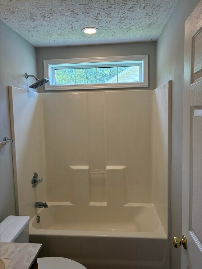 Building Photo - 9565 Sullivan Dr