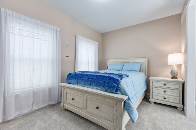 Building Photo - Short term rental available