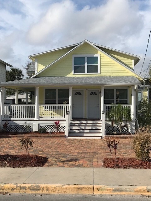 Building Photo - 30 S Oleander Ave