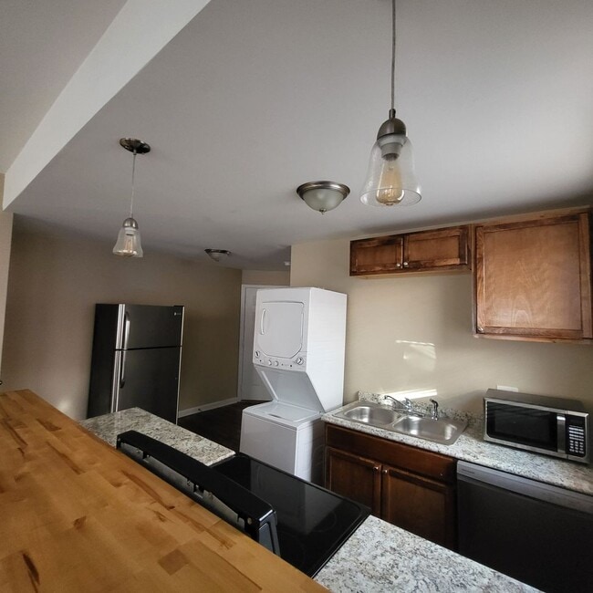 Building Photo - 3847 Russell Blvd