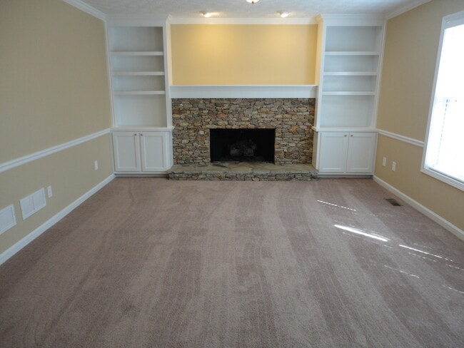 Building Photo - 2700 Kingstream Way SW