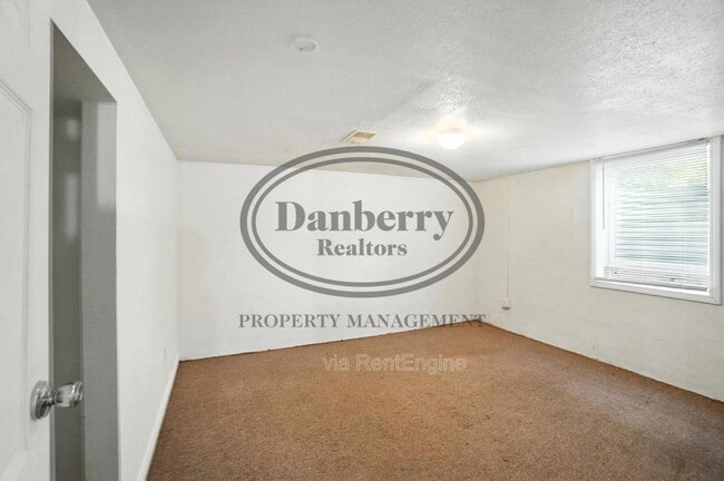 Building Photo - 822 Searles Rd