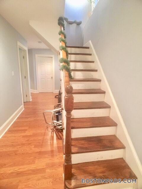 Building Photo - 731 Parker St