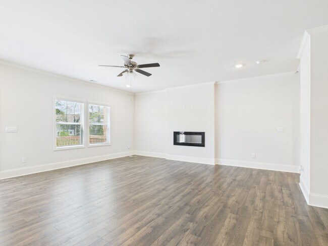 Building Photo - 3 Bed, 3.5 Bath, Finished Basement room, 2 car garage, walkable to Woodstock Middle and High scho...