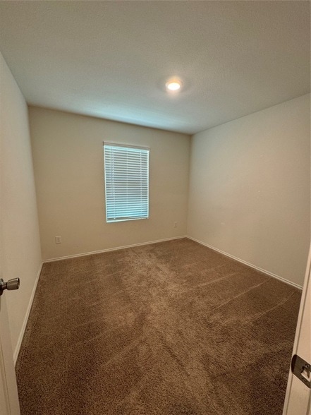 Building Photo - 652 Autumnwood Way