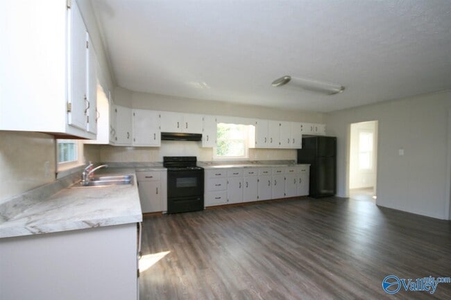 Building Photo - 8848 Sims Rd