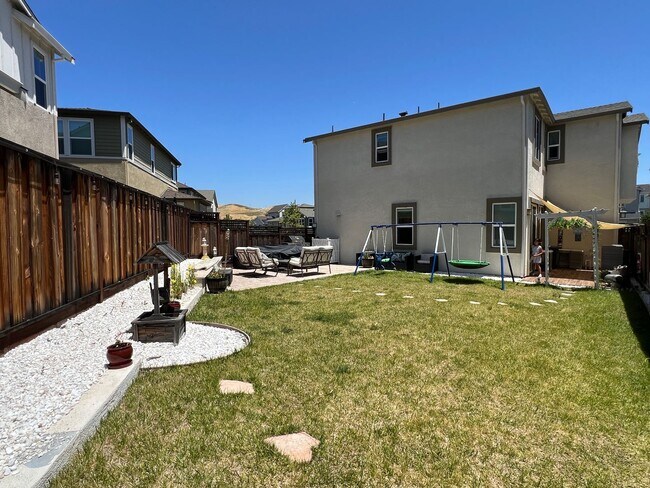 Building Photo - Beautiful 2 story home located in gated community of Wallis Ranch Dublin