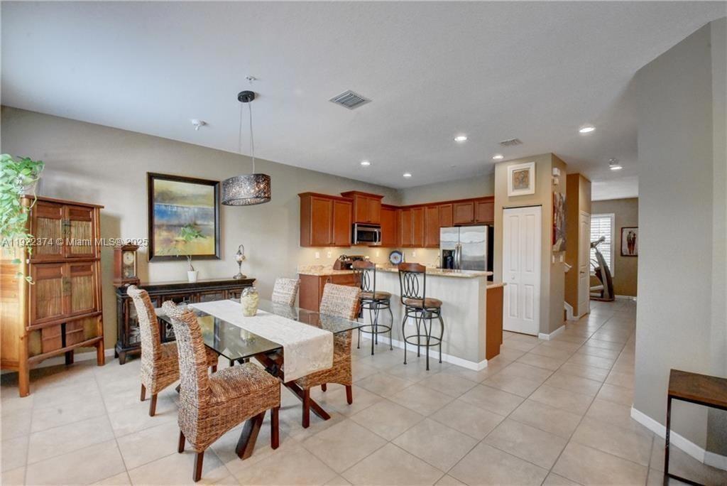 Building Photo - 256 SW 6th Ct