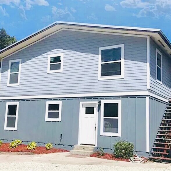 Front of the House - 208 9th St