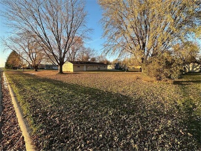 Building Photo - 205 NE 5th St