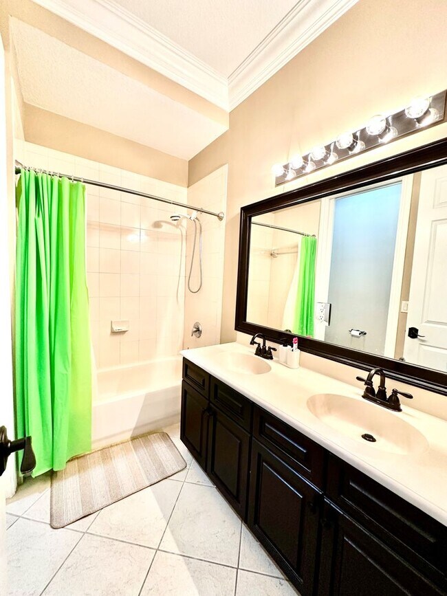 Building Photo - GORGEOUS 3 BEDROOM 2 BATH HOME IN PARKLAND