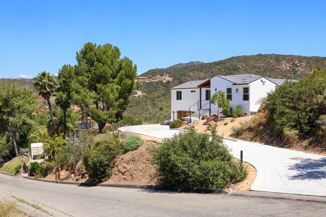 Building Photo - 4 Bedroom VIEW Home in Escondido built in 2023