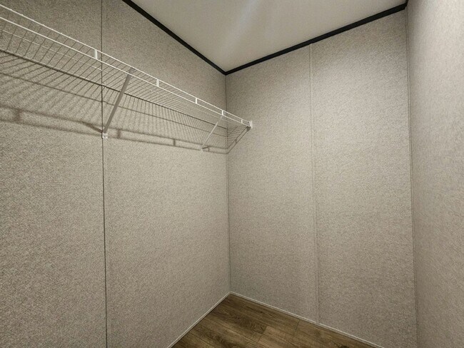Building Photo - 557 Suwanee Dr