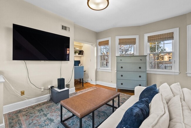 Building Photo - 400 S Lee St