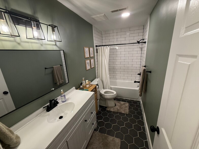 Building Photo - 1 Unison Ct