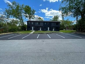 Building Photo - Modern Design Condo Near Shelbyville Country Club!