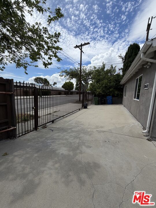 Building Photo - 18601 Hiawatha St