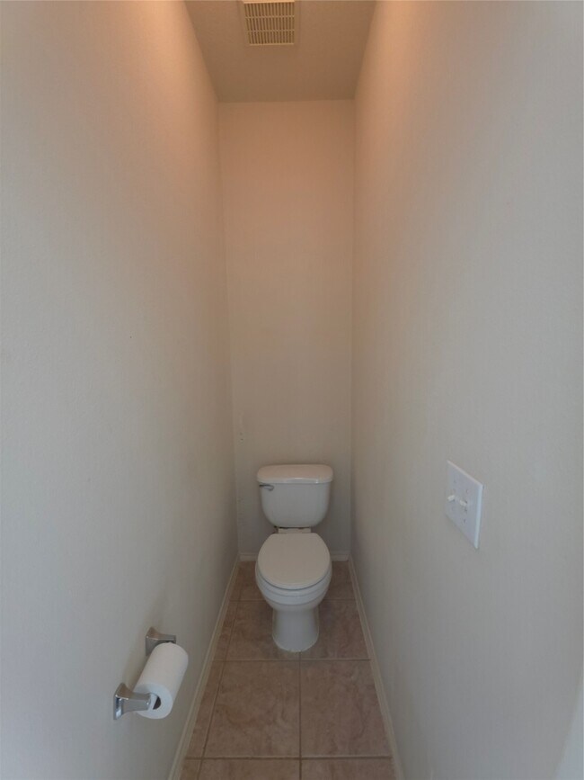 Building Photo - 3027 Providence Oak St