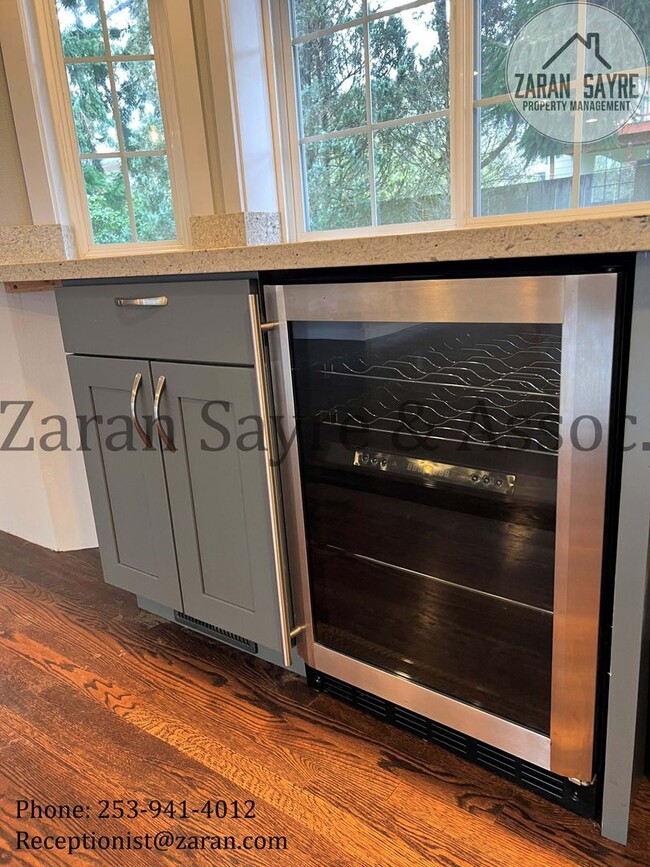 Building Photo - 414 - Your Dream Kitchen Awaits!