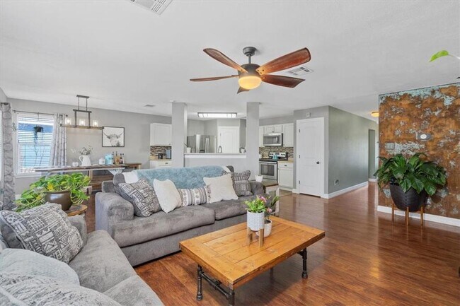 Building Photo - 208 Rock Hound Ln