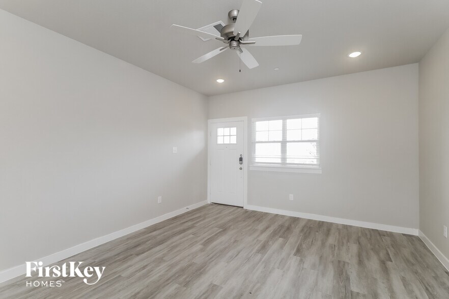 Building Photo - 340 Niki Dr