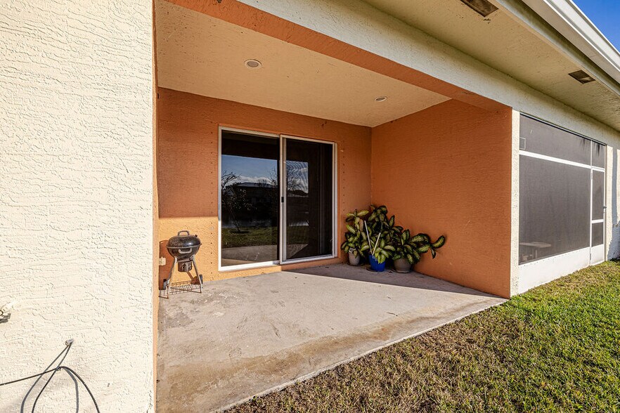 Building Photo - 805 Middleton Dr SW