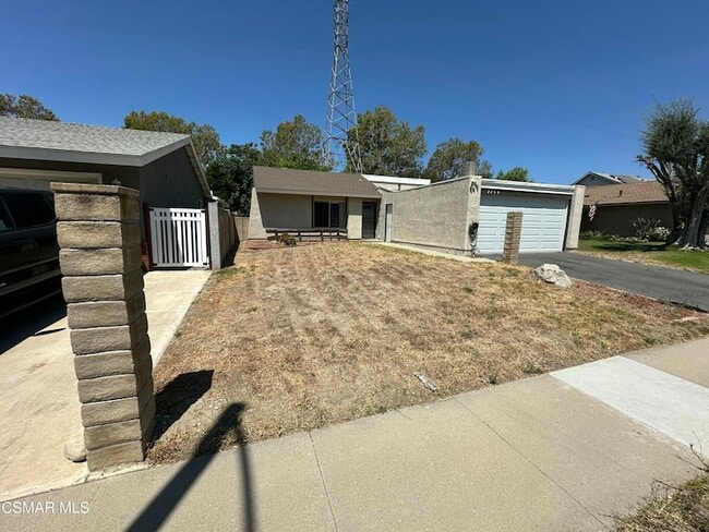 Building Photo - 2259 N Hietter Ave