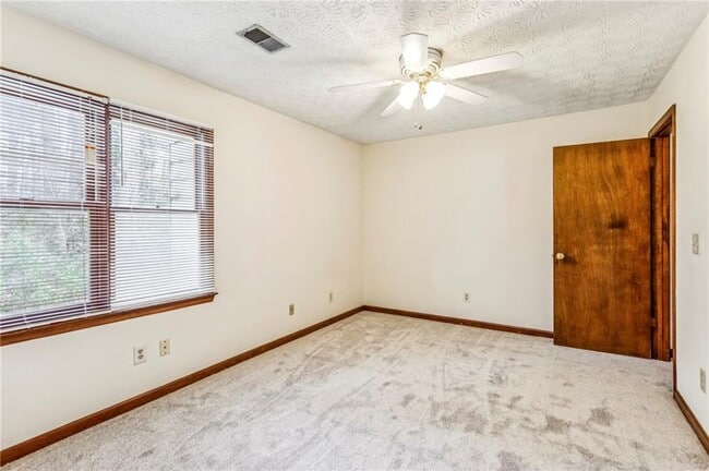 Building Photo - 1105 Booth Ct SW