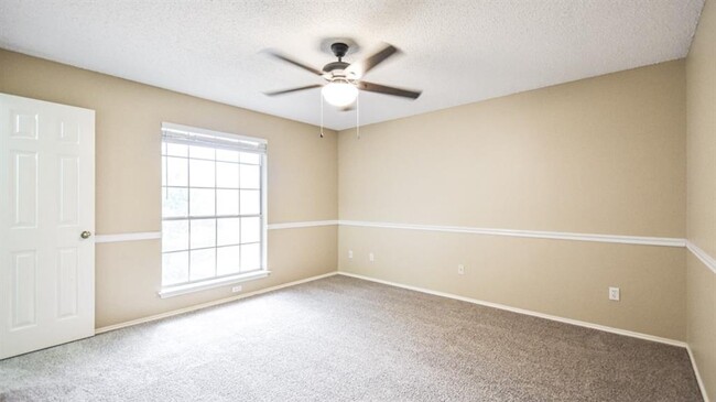 Building Photo - 1300 Crocus Cove
