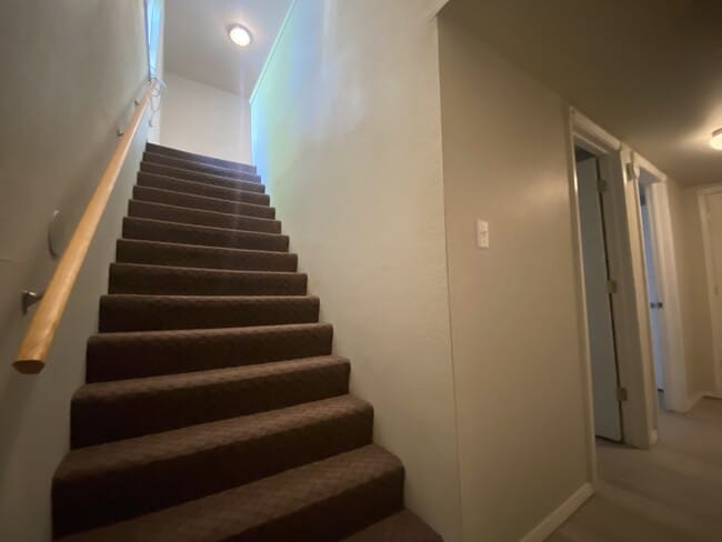 Building Photo - 474 Elm Ave