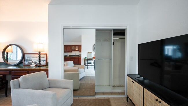 Building Photo - 1819 Cedar St