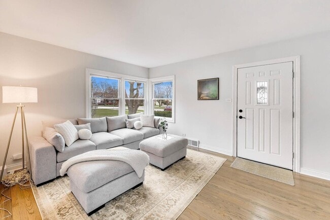 Building Photo - 408 S Maple St