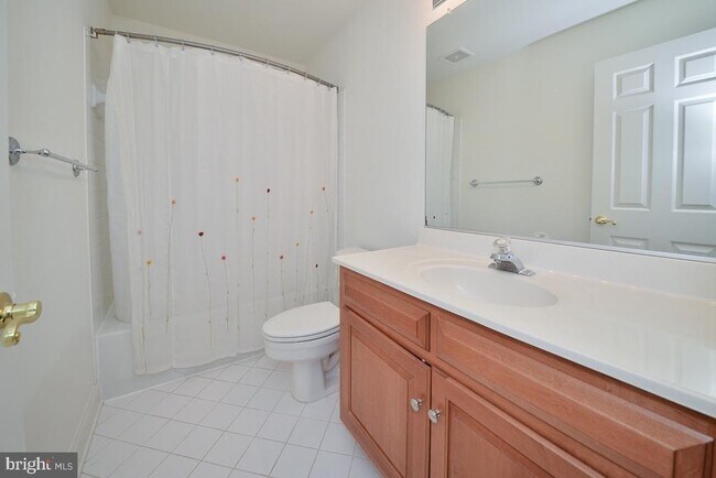 Building Photo - 855 Charwhit Ct