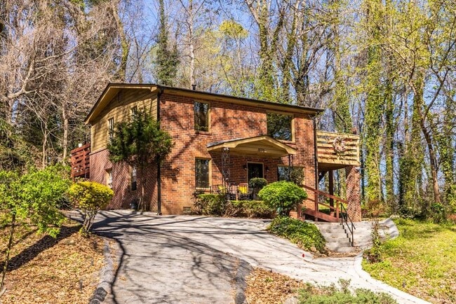 Building Photo - 1570 Spring Ln NW