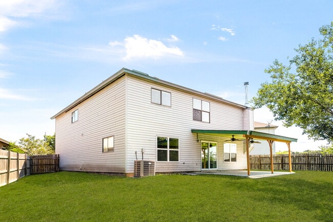 Building Photo - 8090 Chestnut Ash Dr