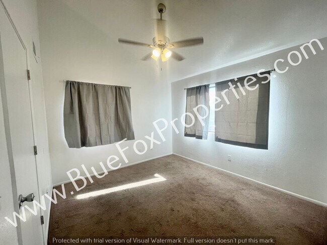 Building Photo - 3690 N Country Club Rd