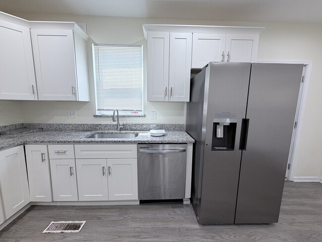 Building Photo - 907 Rugby St