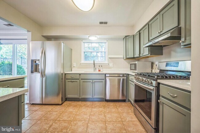 Building Photo - 14801 Basingstoke Loop