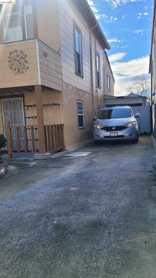 Building Photo - 540 Palace Ct